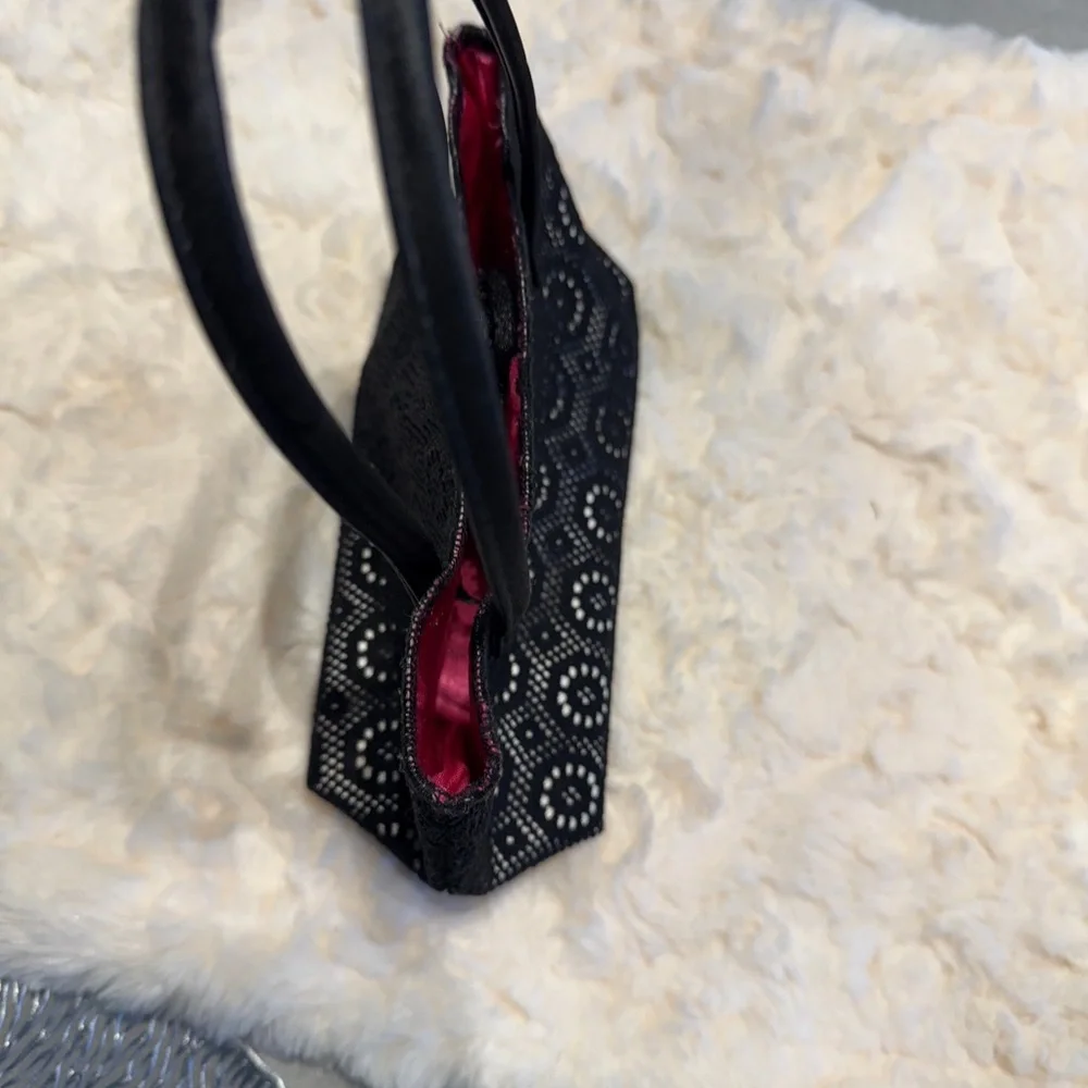 Vintage Victoria’s Secret Elegant Black lace and Satin Pink Handbag - Picture 5 of 12